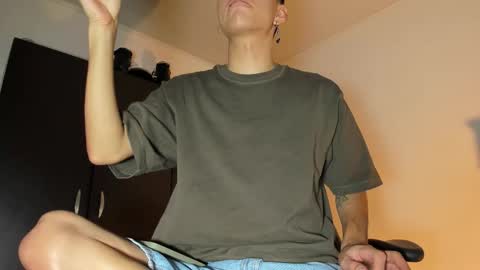 Snapshot of edward____876772 chatting on 02.08.26 edward online show from 02.08.26