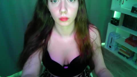 Snapshot of effie_balconii chatting on 04.10.26 effie_balconii online show from 04.10.26