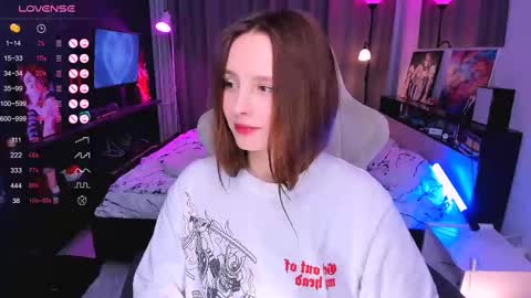 Snapshot of effie_lee chatting on 03.09.25 Effie online show from 03.09.25