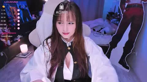 Snapshot of effie_lee chatting on 10.25.25 Effie online show from 10.25.25