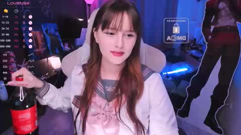 Snapshot of effie_lee chatting on 11.07.25 Effie online show from 11.07.25