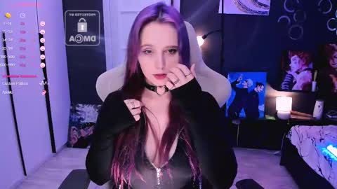 Snapshot of effie_lee chatting on 12.23.25 Effie online show from 12.23.25