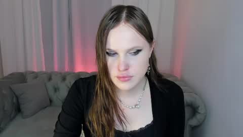 Snapshot of effiemur chatting on 07.16.26 Effie Mur online show from 07.16.26