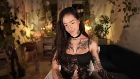 Snapshot of effylowell_ chatting on 07.14.26 Effy online show from 07.14.26