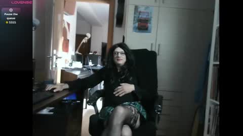 Snapshot of efi_crossou chatting on 11.02.25 efi_crossou online show from 11.02.25