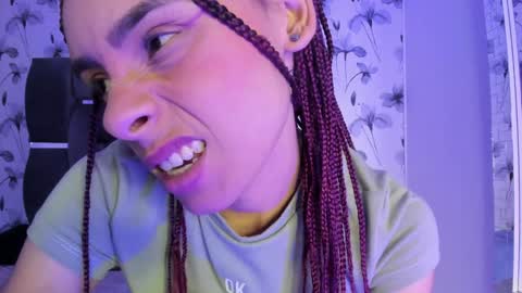 Snapshot of ehotloveaxxx chatting on 12.31.24 Valery online show from 12.31.24