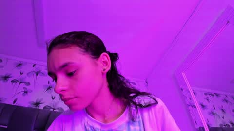 Snapshot of ehotloveaxxx chatting on 01.16.25 Valery online show from 01.16.25