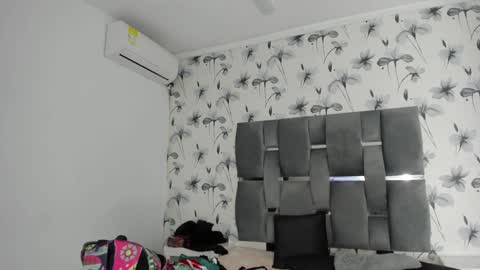 Snapshot of ehotloveaxxx chatting on 01.18.25 Valery online show from 01.18.25