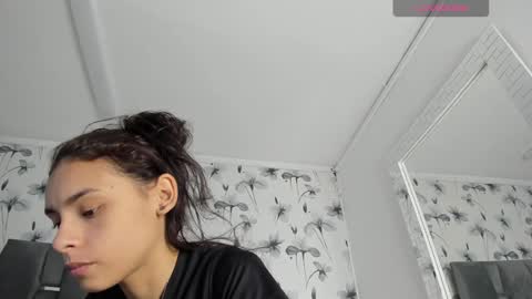 Snapshot of ehotloveaxxx chatting on 01.21.25 Valery online show from 01.21.25