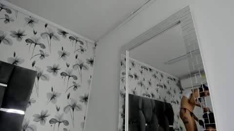 Snapshot of ehotloveaxxx chatting on 02.26.25 Valery online show from 02.26.25