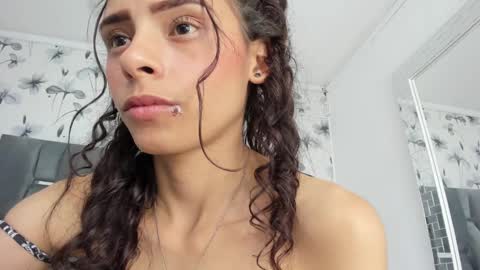 Snapshot of ehotloveaxxx chatting on 02.27.25 Valery online show from 02.27.25