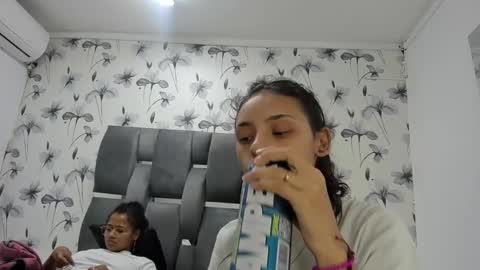Snapshot of ehotloveaxxx chatting on 03.08.25 Valery online show from 03.08.25