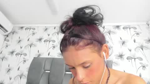 Snapshot of ehotloveaxxx chatting on 09.13.25 Valery online show from 09.13.25