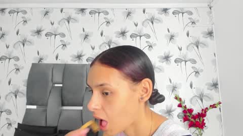 Snapshot of ehotloveaxxx chatting on 09.16.25 Valery online show from 09.16.25