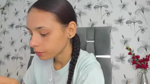 Snapshot of ehotloveaxxx chatting on 09.19.25 Valery online show from 09.19.25
