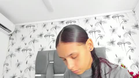 Snapshot of ehotloveaxxx chatting on 09.21.25 Valery online show from 09.21.25