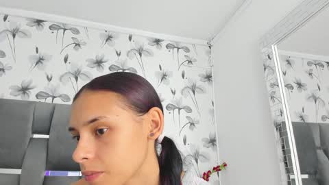 Snapshot of ehotloveaxxx chatting on 09.23.25 Valery online show from 09.23.25