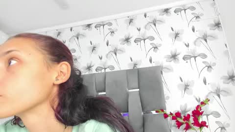 Snapshot of ehotloveaxxx chatting on 09.27.25 Valery online show from 09.27.25