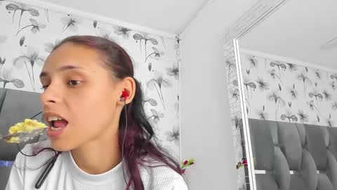 Snapshot of ehotloveaxxx chatting on 10.09.25 Valery online show from 10.09.25