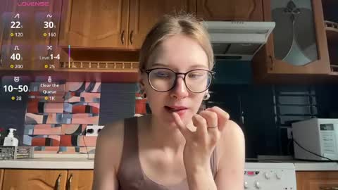 Snapshot of eileencrowday chatting on 04.20.26 eileencrowday online show from 04.20.26