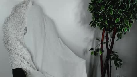 eileenmoores online show from 10.04.25