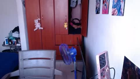 eimy_saenzz online show from 04.25.26