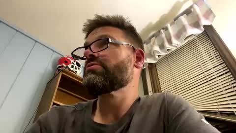 Snapshot of ejbooker11 chatting on 10.27.25 PiedPiper online show from 10.27.25