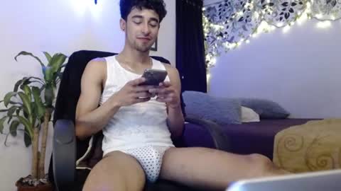 Snapshot of ekhtyr11 chatting on 12.10.24 xoxo online show from 12.10.24