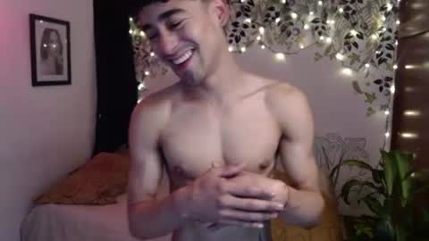 Snapshot of ekhtyr11 chatting on 12.19.24 xoxo online show from 12.19.24