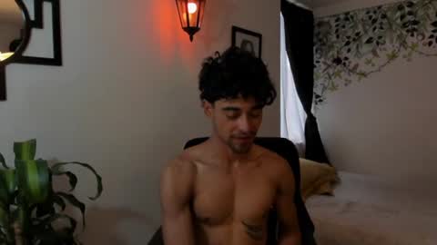 Snapshot of ekhtyr11 chatting on 01.08.25 xoxo online show from 01.08.25