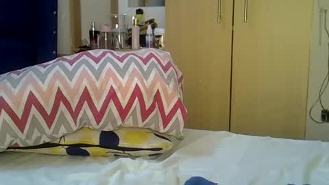 Snapshot of el_petite chatting on 12.29.24 petite online show from 12.29.24