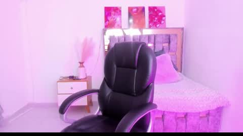 Snapshot of elainecute_ chatting on 02.03.26 ELAINE online show from 02.03.26