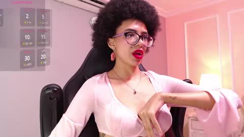 Snapshot of elainelaurent chatting on 05.23.26 ElaineLaurent online show from 05.23.26