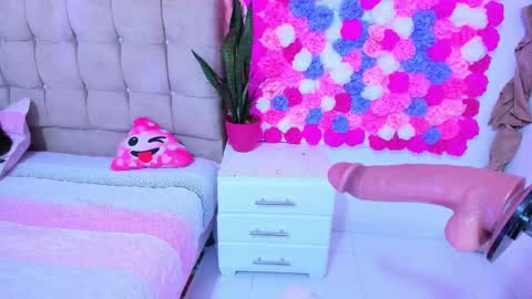 Snapshot of elalove_ chatting on 02.03.25 Ela online show from 02.03.25