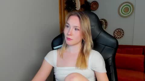 elaravoltage online show from 03.16.26