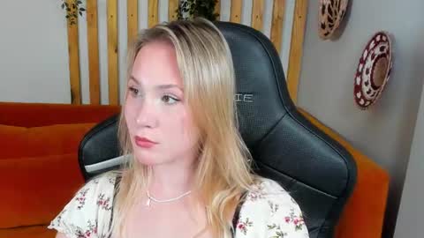 Snapshot of elaravoltage chatting on 07.14.26 elaravoltage online show from 07.14.26