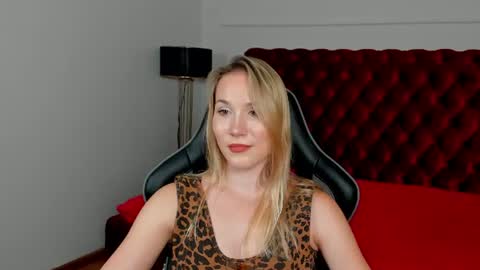 Snapshot of elaravoltage chatting on 07.28.26 elaravoltage online show from 07.28.26