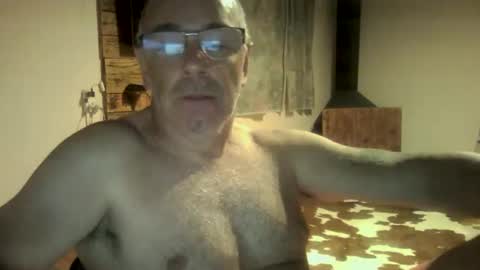 Snapshot of elbarbaro26x chatting on 03.17.26 elbarbaro26x online show from 03.17.26