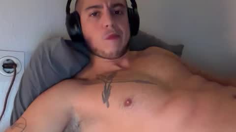 elcarlobukowski1905 online show from 10.27.25