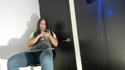 Snapshot of electra_hunt chatting on 12.07.24 Electra- Please help me reach 100 likes online show from 12.07.24