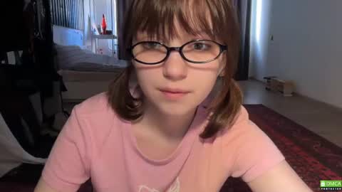 Snapshot of electric_woman chatting on 06.18.26 Aleksa online show from 06.18.26