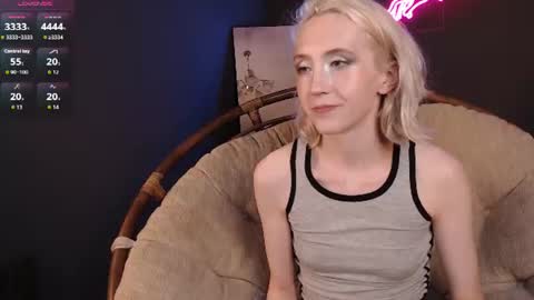 Snapshot of elen__moore chatting on 06.10.26 Elen online show from 06.10.26
