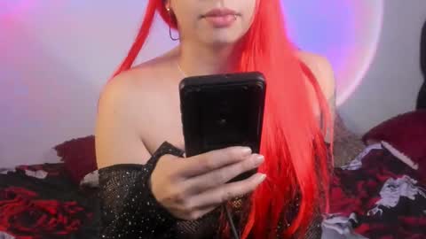 Snapshot of elena_lust chatting on 12.05.25 Elena online show from 12.05.25