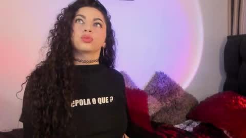 Snapshot of elena_lust chatting on 12.17.25 Elena online show from 12.17.25