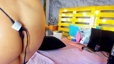 Snapshot of elena_mature chatting on 01.08.25 Elena online show from 01.08.25