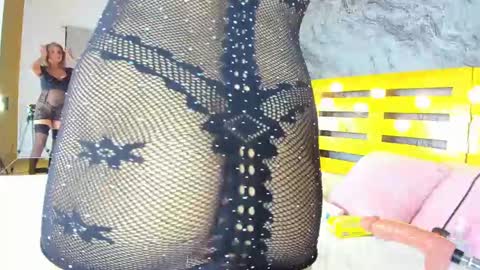 Snapshot of elena_mature chatting on 01.28.25 Elena online show from 01.28.25