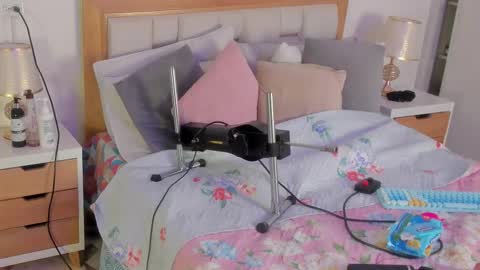 Snapshot of elena_mature chatting on 09.15.25 Elena online show from 09.15.25