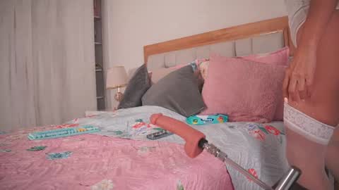 Snapshot of elena_mature chatting on 09.22.25 Elena online show from 09.22.25