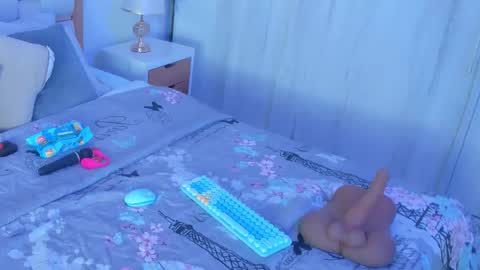 Snapshot of elena_mature chatting on 10.14.25 Elena online show from 10.14.25