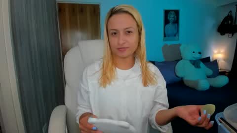 Snapshot of elena_ruiz chatting on 03.28.26 Elena online show from 03.28.26